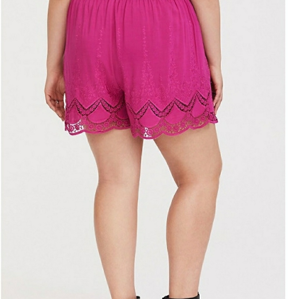 NWOT TORRID SHORTS SIZE 1x 2x - Picture 2 of 5